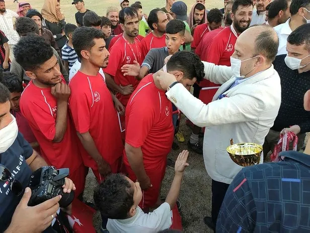 Suriye’de Barış Pınarı Futbol Turnuvası: Teröristlerin gezdiği sahalarda artık halk top oynuyor-5