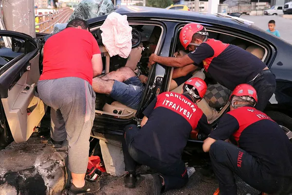 kaza-sonrasi-otomobilde-sikisan-jandarma-astsubay-hastanede-yasamini-yitirdi-1630668297126.jpg Kaza sonrası otomobilde sıkışan jandarma astsubay hastanede yaşamını yitirdi-1