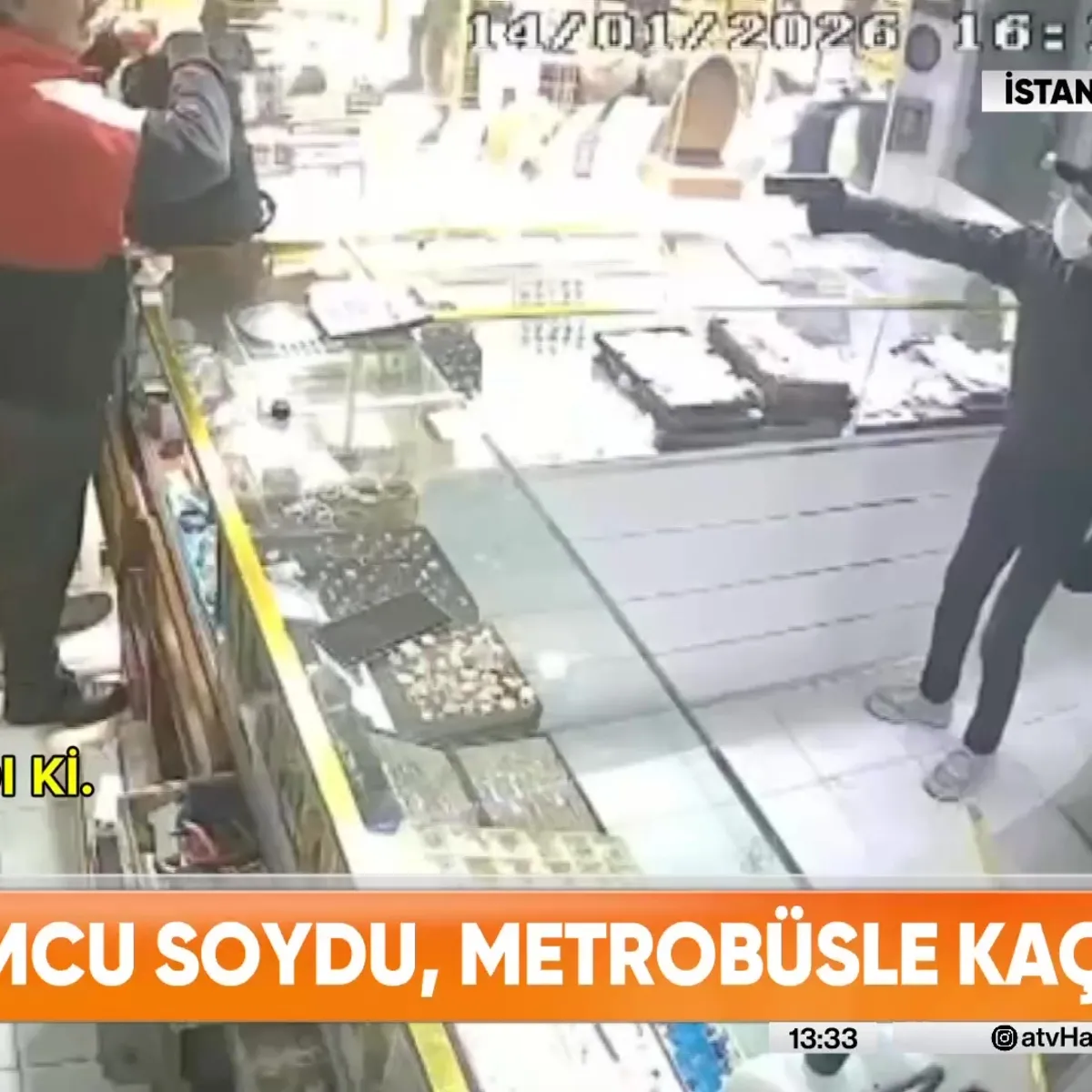 Kuyumcu soydu metrobüsle kaçtı - Video
