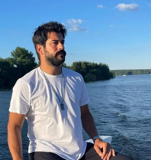 Tuğba Ekinci “Bu ülkeye daha iyisi gelmeyecek” deyip leopar desenli mini bikinisiyle paylaştı! Tepki yağdı: “Çıplaklık, basitlik...” - 50