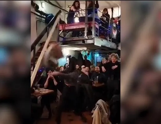 İsveç’te skandallar bitmek bilmiyor! Alçak gösteri