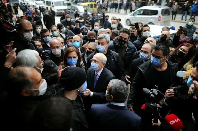 Bursa'da CHP lideri Kemal Kılıçdaroğlu'na vatandaşlardan "muhtar bile olamazsın" tepkisi