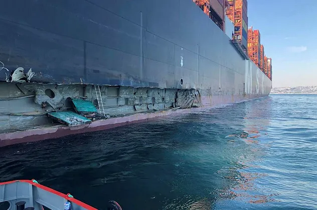 Ambarlı Limanı'na dev konteyner gemisi çarptı