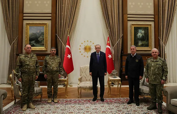baskan-recep-tayyip-erdogan-azerbaycan-savunma-bakani-ve-genelkurmay-baskanini-kabul-etti-1631646759587.jpg