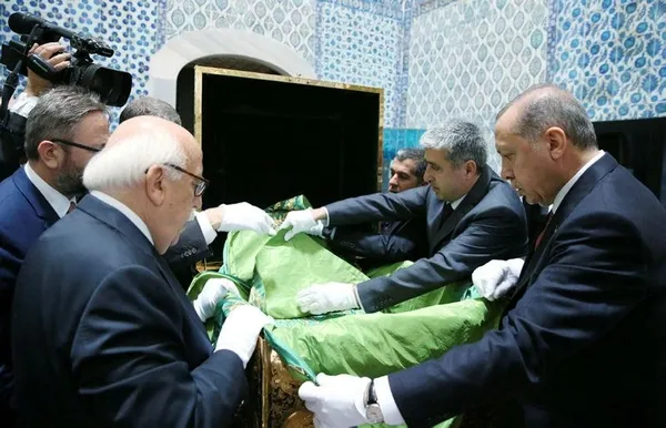 Cumhurbaşkanı Erdoğan, Hırka-i Saadet'i ziyaret etti-3