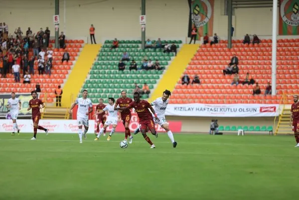 alanyaspor-goztepe-ile-2-2-berabere-kaldi-1635694805384.jpg