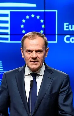 AB Konseyi Başkanı Tusk tekrar başkan seçildi
