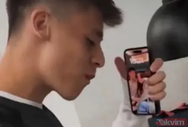 Arda Güler'in Telefon Ekranındaki Fotoğraf Sosyal Medyayı Salladı: Duru Nayman Detayı Real Madrid Formasıyla İspanya'da Fırtınalar Estiren Milli Futbolcu Arda...