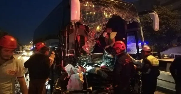Yolcu otobüsü TIR'a çarptı: Çok sayıda yaralı var