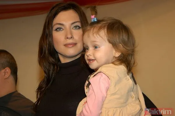 ARZU YANARDAĞ VE KIZI ALARA MAYA SERTER