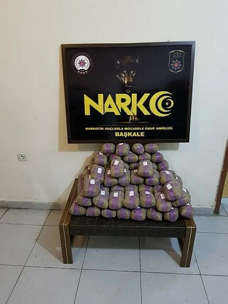 Uyuşturucu tacirlerinden akılalmaz yöntem: Van'da dere yatağına gizlenmiş 71 kilo 453 gram eroin ele geçirildi-1