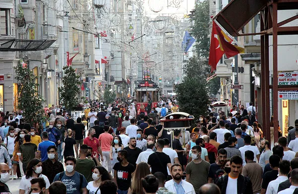 vatandas-kisitlama-istiyor-istiklal-caddesinde-bu-aksam-adim-atacak-yer-kalmadi-1601240226740.jpg Vatandaş kısıtlama istiyor! İstiklal Caddesi'nde bu akşam adım atacak yer kalmadı-2