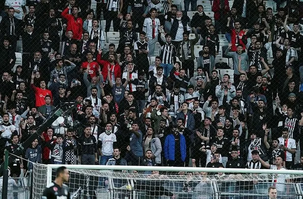 besiktas-10-kisi-kaldi-38-dakikada-necip-uysal-direkt-kirmizi-kart-gordu-1638035019236.jpeg Kara Kartal kendi evinde farkla kaybetti! Taraftardan tepkiler yağdı-2