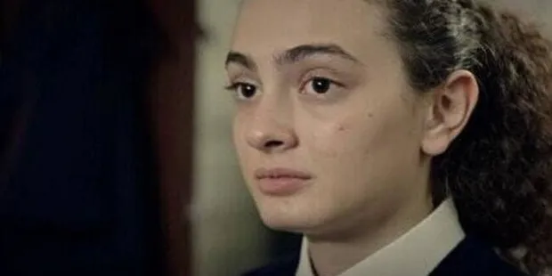 Masumlar Apartmanı Safiye'nin küçüklüğünü kim oynuyor? Safiye'nin gençliğini oynayan İrem Kübra Bakırtaş kaç yaşında?-5