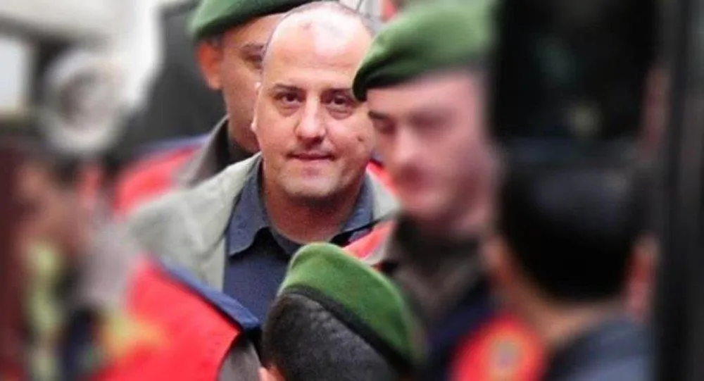 Provokatör Ahmet Şık mahkeme başkanını tehdit etti