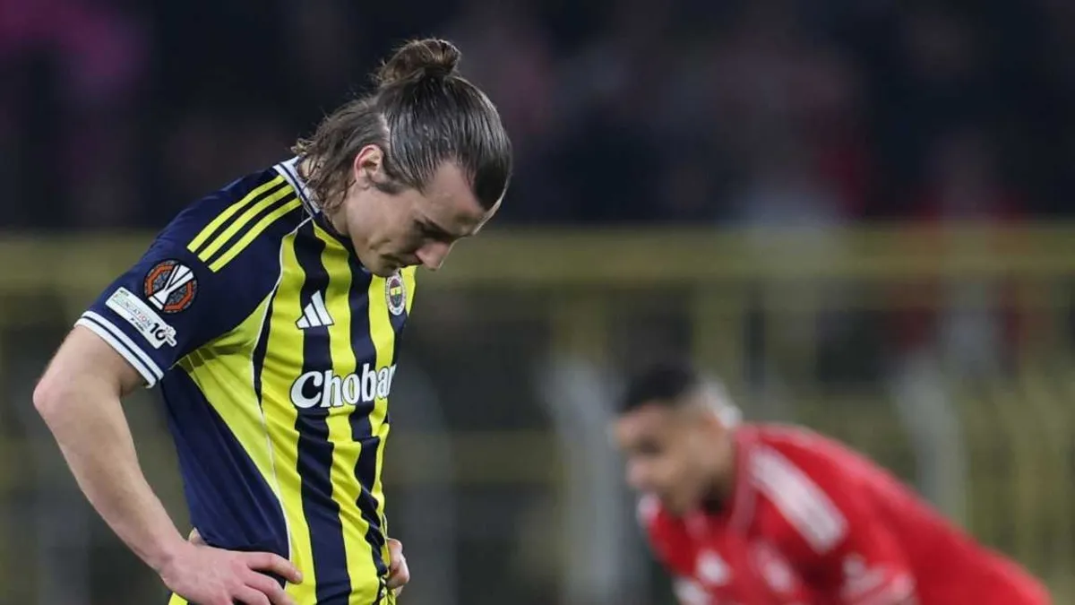 Fenerbahçe, Çağlar Söyüncü ile yolları ayırma kararı aldı ve Adil Demirbağ ile ilgileniyor