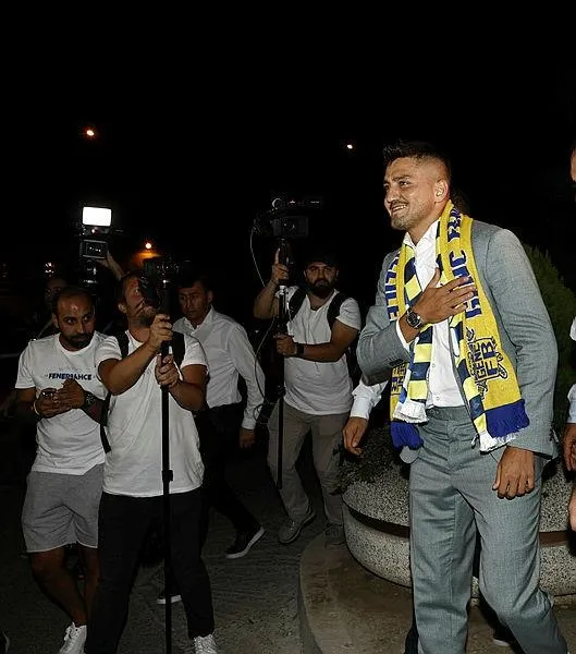 fenerbahce-tarihinin-en-pahali-transferi-cengiz-underin-maliyeti-belli-oldu-1691949548181.jpeg Fenerbahçe tarihinin en pahalı transferi! Cengiz Ünder'in maliyeti belli oldu-2