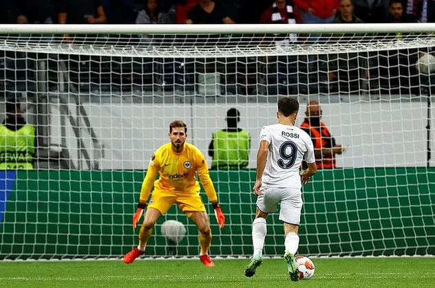 Fenerbahçe'de Diego Rossi net fırsattan yararlanamadı!