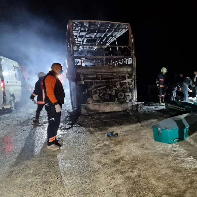 TIR’a çarpan otobüs alev aldı: 2’si şehit 3 ölü