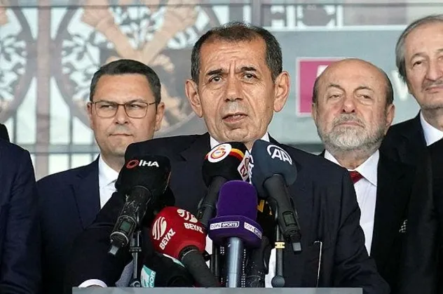 Galatasaray'da başkan adayları Eşref Hamamcıoğlu ve Dursun Özbek'in yönetim listesi belli oldu