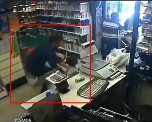 Depremde insanlık ölmemiş dedirten görüntü! Markette herkes kaçarken o çocuğu kurtardı