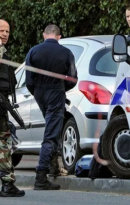 Fransa'da liseye silahlı saldırı