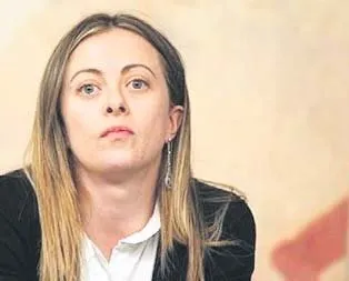 Hamileye tepki var
