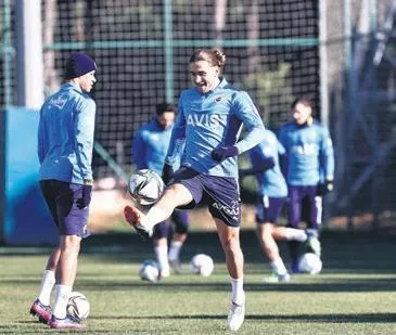 galatasarayda-kaleci-krizi-cozulmeye-calisiyor-gorusmeler-tam-gaz-devam-ediyor-1641509224531.jpeg Galatasaray'da kaleci krizi çözülmeye çalışılıyor! Görüşmeler tam gaz devam ediyor-10