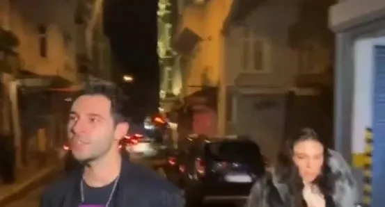 hakan-sabanci-ve-dilara-aksuyek-fena-yakalandi-gozler-aygun-aydina-cevrildi-tehlikenin-farkinda-misiniz-1642544343737.jpg Hakan Sabancı ve Dilara Aksüyek fena yakalandı! Gözler Aygün Aydın’a çevrildi ‘Tehlikenin farkında mısınız?’-5