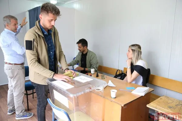 Yanlış Oy Kullandığını Düşünen Ve Yeni Pusula İsteyen Seçmene Yenisi Verilmeyecek.