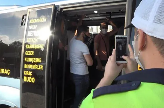 Esenyurt'ta yine aynı görüntü! Bir minibüsten 36 kişi çıktı!