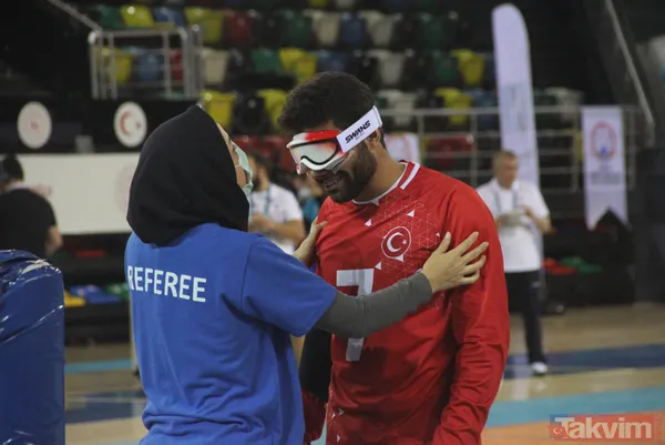 SON DAKİKA: Saat 9'u 5 geçe Golbol Milli Takımı maçı durdurdu! Atatürk için saygı duruşunda bulundu - 4