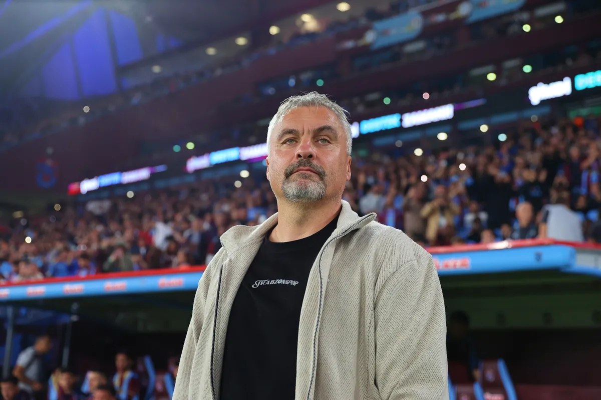 trabzonspor-teknik-direktoru-reistan-hearts-maci-sozleri-1792579104448.jpg Trabzonspor Teknik Direktörü Thomas Reis'tan Hearts maçı öncesi rotasyon mesajı!-2