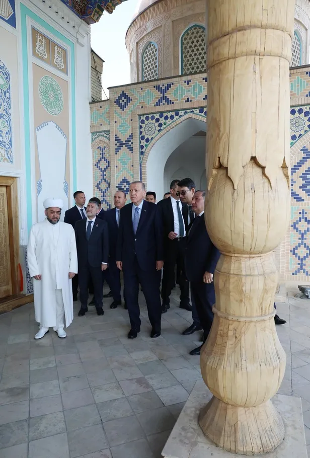 baskan-erdogan-ozbekistanda-hazreti-hizir-turbesini-ziyaret-etti-1663244111456.jpeg Başkan Erdoğan Özbekistan'da Hazreti Hızır Türbesi'ni ziyaret etti-2