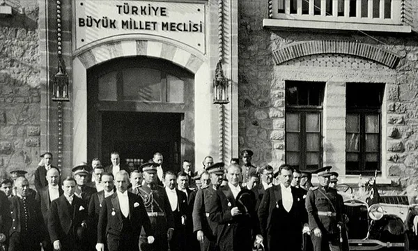 ankara-ne-zaman-baskent-oldu-ankara-baskent-olusu-kutlama-sozleri-mesajlari-nelerdir-1602568772442.jpg Ankara ne zaman başkent oldu? Ankara başkent oluşu kutlama sözleri mesajları nelerdir?-2