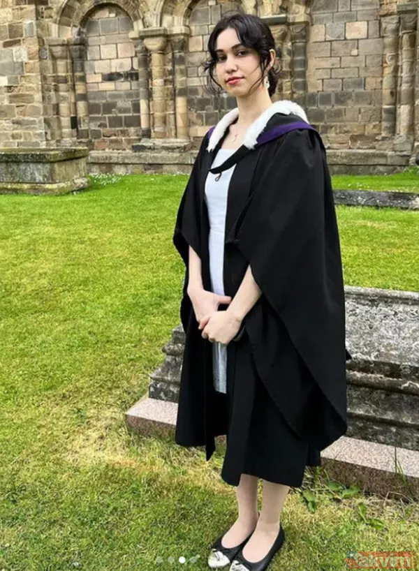 Kayahan'ın güzeller güzeli kızı Aslı Gönül'e bakın yüksek fizik mühendisi oldu! Dünyanın en köklü üniversitesinden mezun oldu! - 24