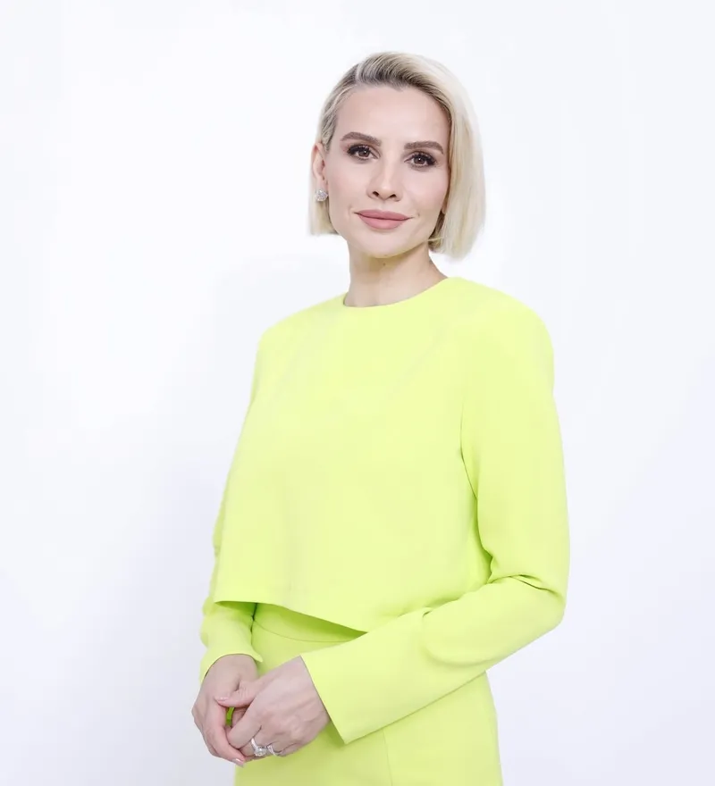 berguzar-korel-siki-dostu-esra-erolun-makyajsiz-halini-yayinladi-goren-hayran-kaldi-her-hali-ayri-guzel-1725112588858.jpg Bergüzar Korel sıkı dostu Esra Erol’un makyajsız halini yayınladı! Gören hayran kaldı: “Her hali ayrı güzel”-6