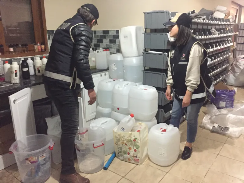 Lüks villayı elektronik sigara imalathanesine çevirmişler - 3