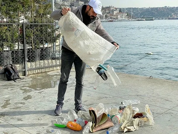 denizden-balik-yerine-bakin-ne-cikti-bebek-sahilde-sergilendi-1645352028503.jpg Denizden balık yerine bakın ne çıktı! Bebek sahilde sergilendi-3