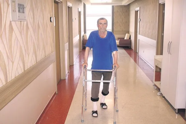 ayni-masada-alkol-aldigi-arkadaslarina-kursun-yagdirdi-2-olu-1-yarali-1652042745923.jpeg Aynı masada alkol aldığı arkadaşlarına kurşun yağdırdı: 2 ölü 1 yaralı-7