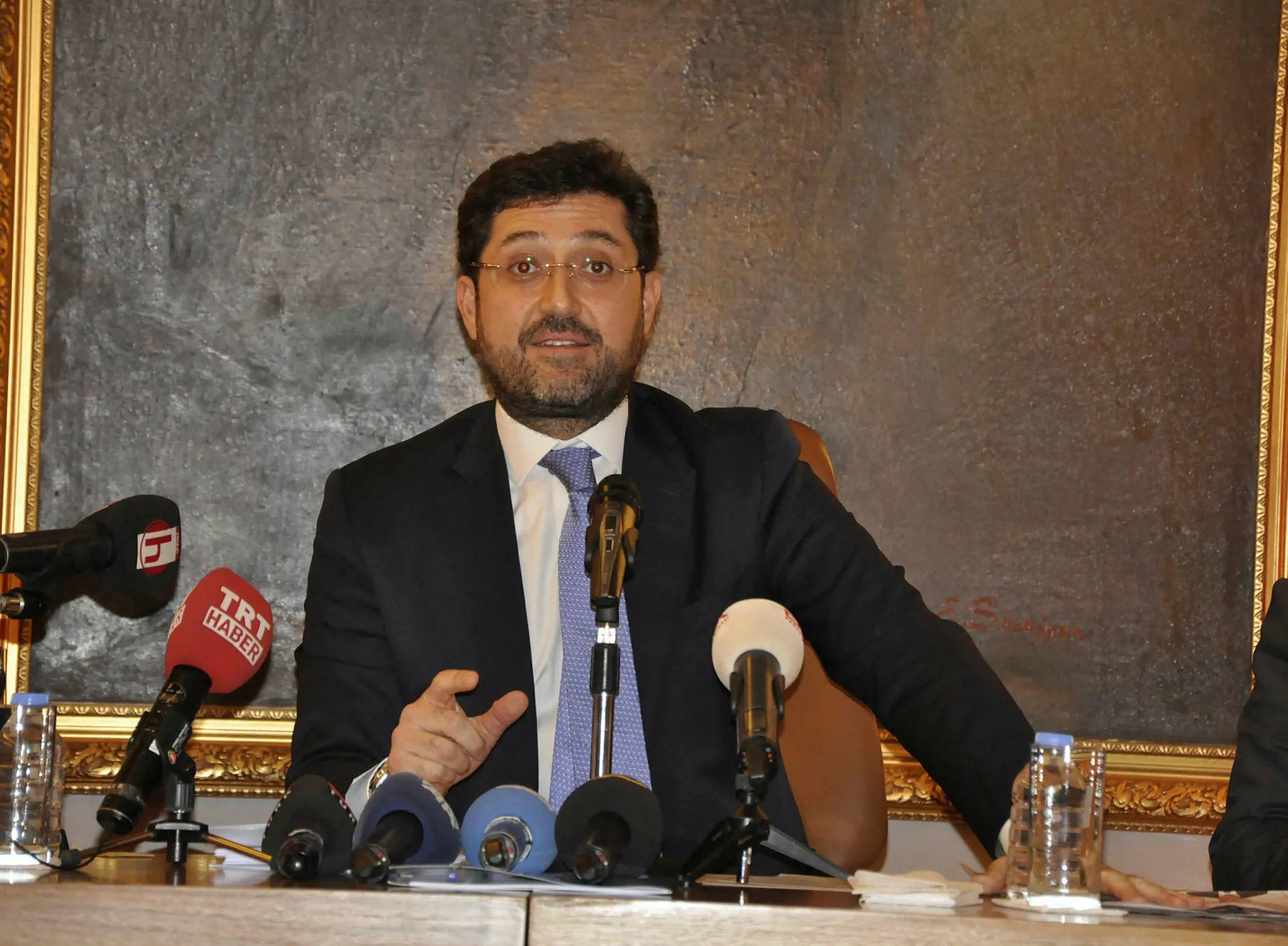 FETÖ'cü polislere Hazinedar kucağı