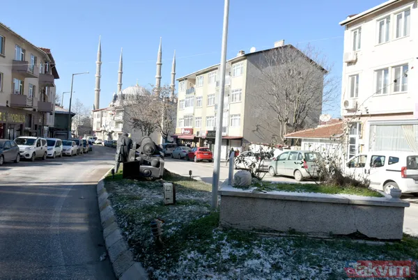 Edirne'de yol ortasında mezarlar! Mahalleli gözleri gibi bakıyor - 19