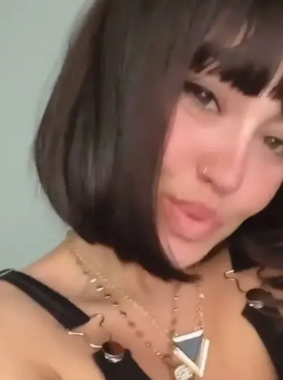 Cansel Çördük artık bildiniz Cansel değil her fotoğrafı bir dekolte! Kısmetse Olur'da Eser West'le büyük aşk yaşayan Cansel...-5