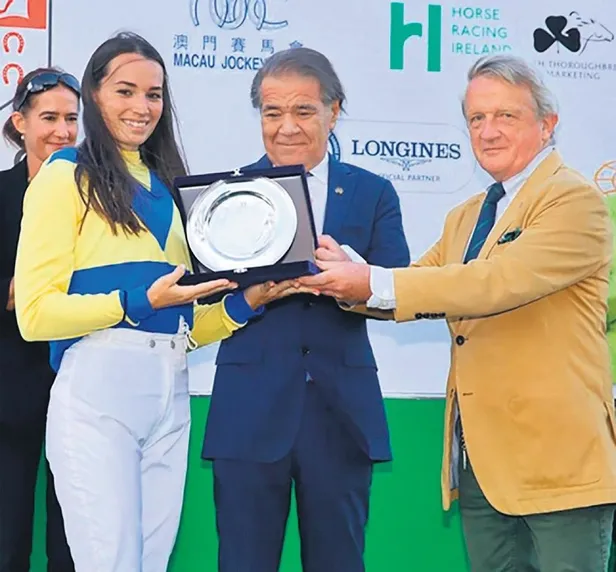 1632087814378.jpeg Macar kadın jokey Eszter Jeles tüm çabalara rağmen kurtarılamadı-3