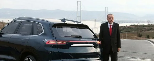 Yerli otomobilde ilk test sürüşü! Başkan Erdoğan direksiyon başına geçip yerli ve milli otomobili kullandı |Video