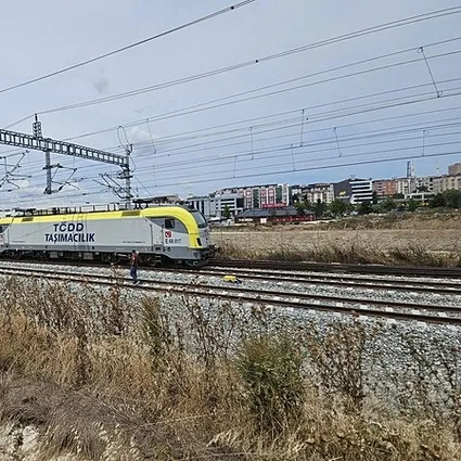 Çerkezköy’de yolcu treninin vagonu raydan çıktı