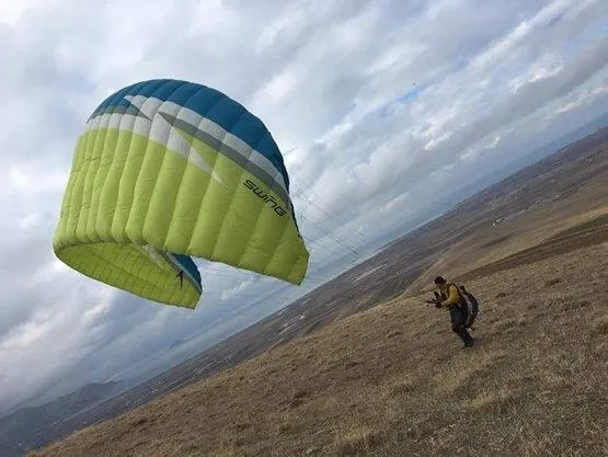 Van Gölü'ne düşen yamaç paraşütçüsü hayatını kaybetti-1