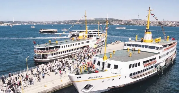 Bayram tatilinde İstanbul'da kalanların gözde adreslerinden biri Adalar: İskelede metrelerce kuyruk oluştu