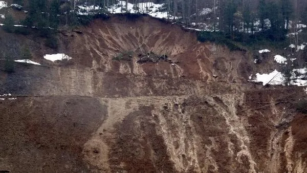 Son dakika: Heyelan nedeniyle kapanan Bolu Dağı Tüneli ulaşıma açıldı-4