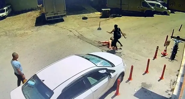 antalyada-travesti-kavgasi-sokak-ortasinda-birbirlerine-girdiler-1688390263564.jpeg Antalya'da travesti kavgası! Sokak ortasında birbirlerine girdiler-5